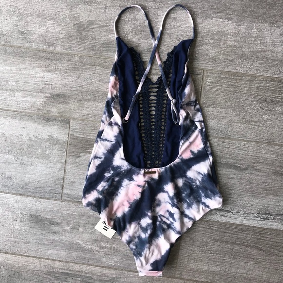 ๐ฅ๐ฅBILLABONG - TIE DYE HH ONE PIECE๐ฅ - Picture 3 of 5